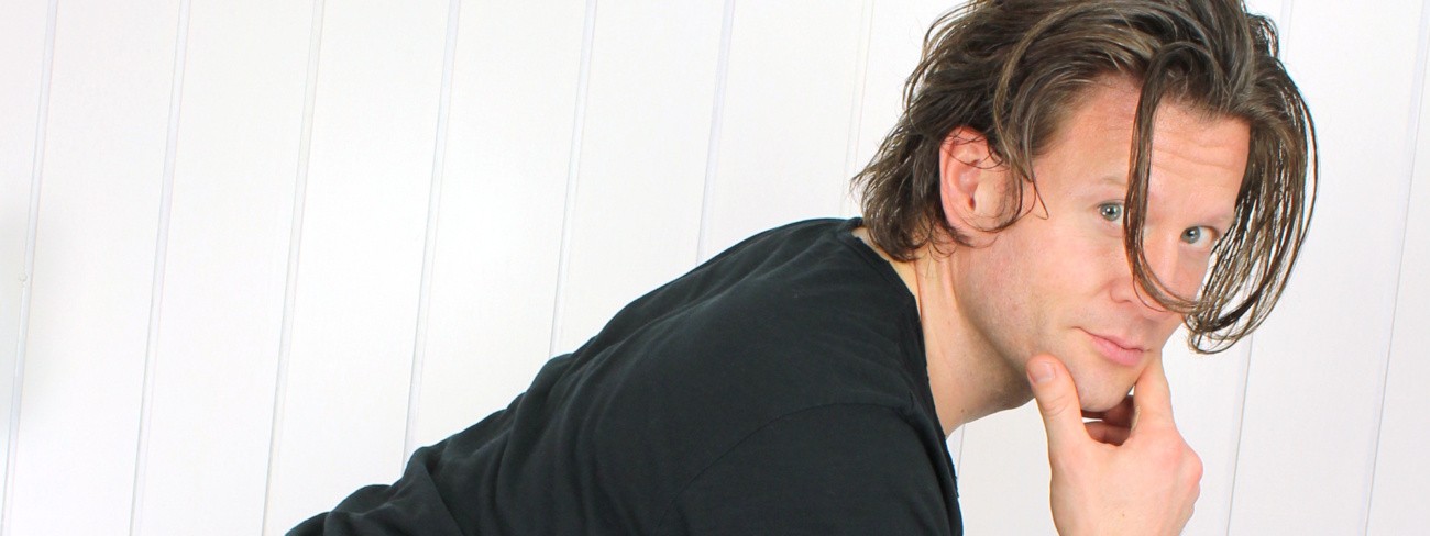 Christian Moore mit einem überlegenden Gesichtsausdruck